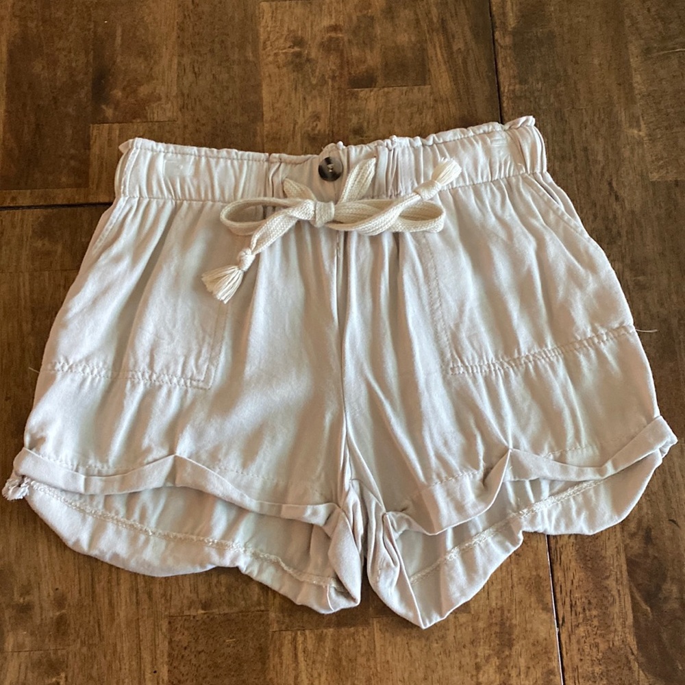 Tan linen shorts. Size small.